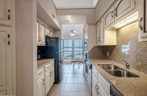 Lake Hamilton Condo | Lake Hamilton Penthouse! 2/2 Amazing Sunsets from your balcony or dock! Sleeps 6