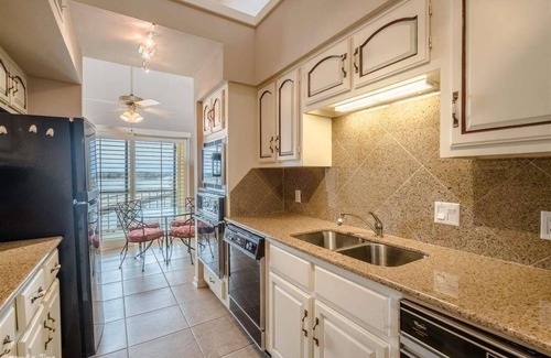 Lake Hamilton Condo | Lake Hamilton Penthouse! 2/2 Amazing Sunsets from your balcony or dock! Sleeps 6
