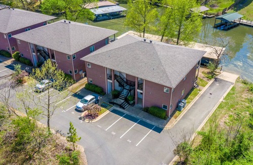 Mid America Condo | LAKE HAMILTON VACATION RENTAL