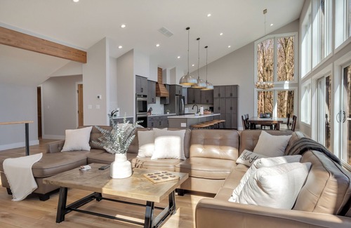 Lake Harmony Estates House | Lake Harmony Access - Swim/Beach, Arcade, Firepit, Outdoor Griddle, 8min to Ski