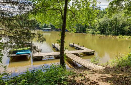 Fair Play House | Lake Hartwell Home with Game Room 21 Mi to Clemson!