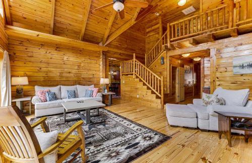 Fair Play House | Lake Hartwell Home with Game Room 21 Mi to Clemson!