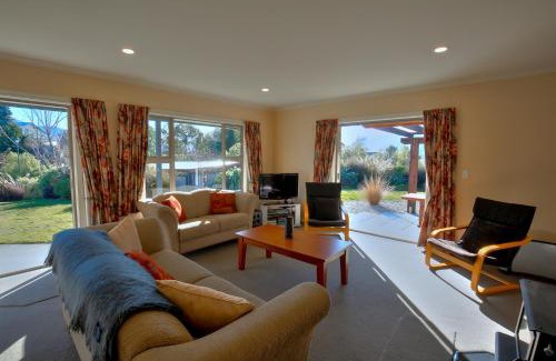 Lake Hawea House | Lake Hawea Hideaway - Lake Hawea Holiday Home