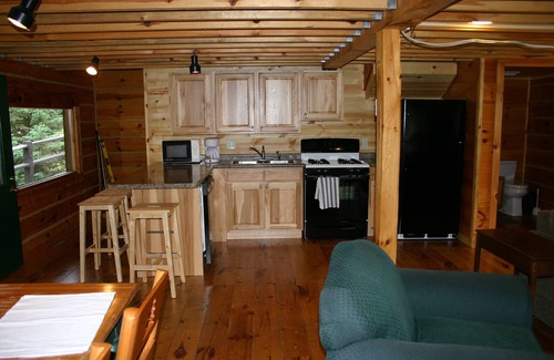 Hayward Cabin | Lake Hayward Log Cabin-Close to Everything