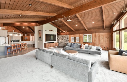 Waterford House | Lake Home Family Getaway