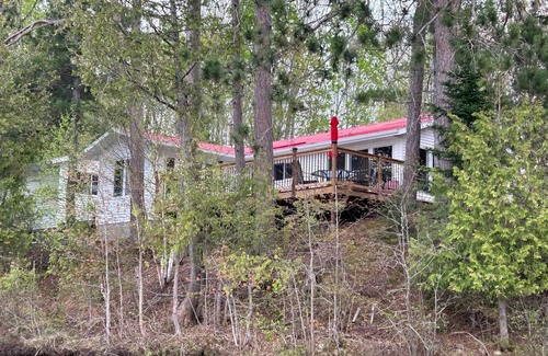 Madawaska Valley Cottage | Lake House Barry's Bay