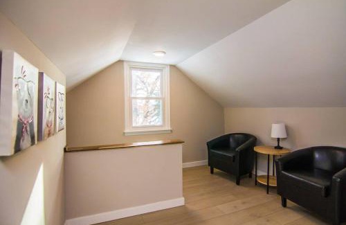 Brooklyn Center House | Lake House- Four Bedroom retreat, King bed, Beautiful Sunset!