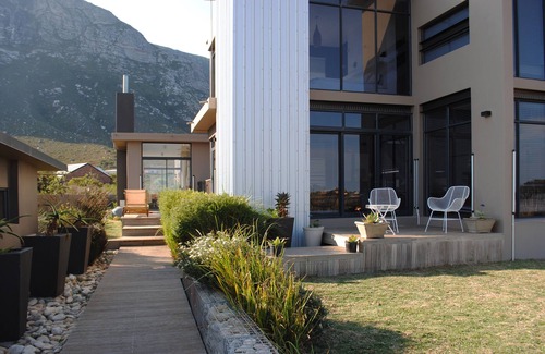 Betty's Bay House | Lake House in Betty's Bay