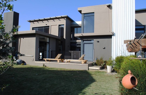 Betty's Bay House | Lake House in Betty's Bay