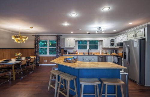Trenton House | Lake House near Lookout Mt, Theater, Gym & Arcade