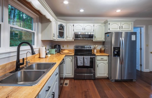Trenton House | Lake House near Lookout Mt, Theater, Gym & Arcade