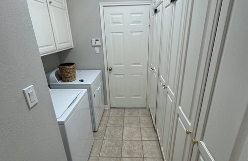 Seven Coves House | Lake House on lake Conroe 8 minutes off I45. Ready for family or business! Toys!