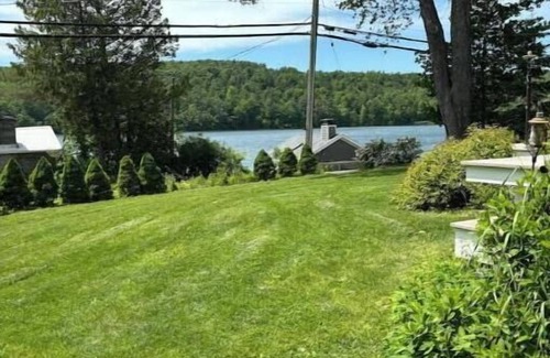 East Berne House | Lake House Retreat,fishing, hiking, bike and more