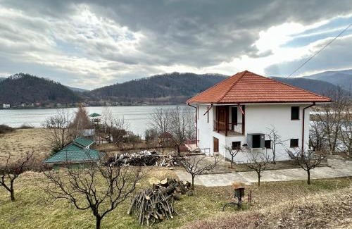 Nord-Est House | Lake House