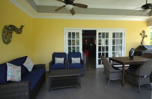 Golden Grove Villa | Lake House
