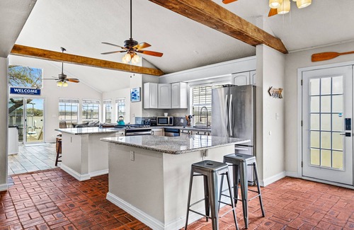 Azle House | Lake House with Hot Tub + Games