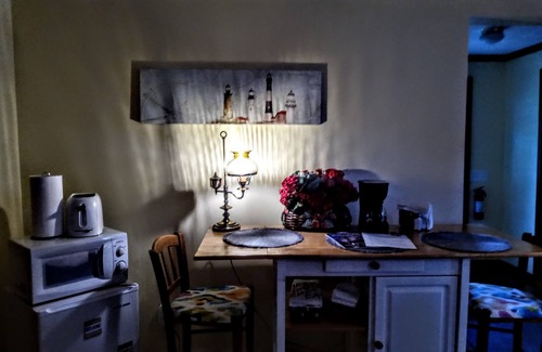 Lakeport House | LAKE HURON Beach SUNRISE Suite Retreat