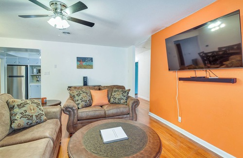 Lake Jackson House | Lake Jackson Home w/Yard, 14 Mi to Beaches!