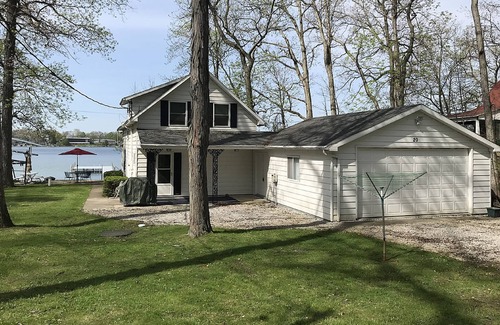 Angola Cottage | Lake James Red Sands Beach Lake Front Cottage - Family Friendly!