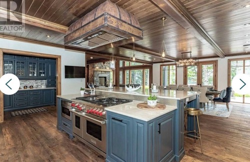 Seguin Cottage | Lake Joseph Mansion