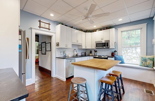 Lake Junaluska House | Lake Junaluska Retreat: Gas Grill, Family Fun and Serene Views