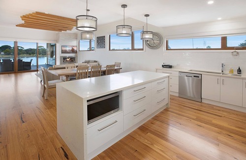 Paynesville House | Lake King Lakehouse: Enjoy your evenings, overlooking the McMillan Strait