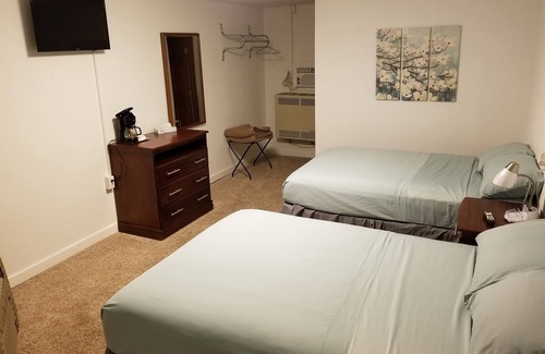 Whitehall Hotel | Lake Land Inn