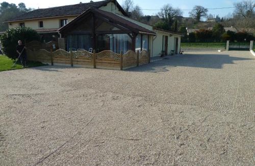 Montpon-Menesterol House | Lake Les Landes