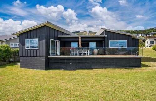 Kinloch House | Lake Life Kinloch - Taupo Holiday Home