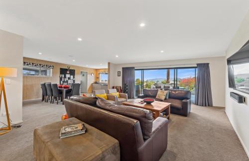 Kinloch House | Lake Life Kinloch - Taupo Holiday Home