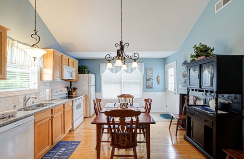 Taylorsville Cottage | Lake Livin' & Bourbon Sippin' - Taylorsville Lake