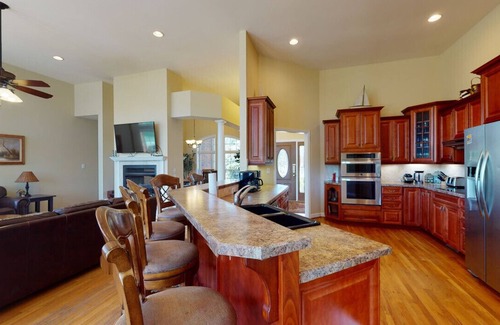Terrell House | Lake Living - 8 bedrooms