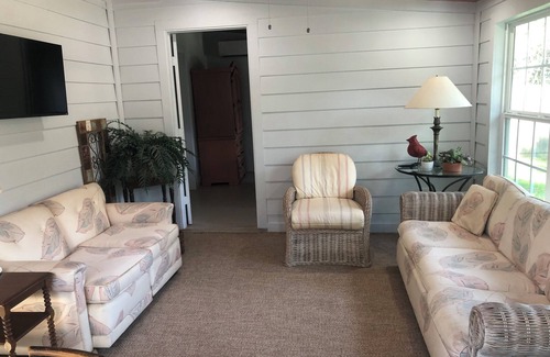 Pointblank House | Lake Livingston
