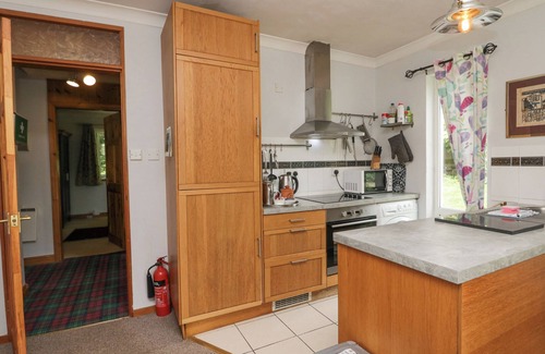 Windermere Cottage | LAKE LODGE, pet friendly, with hot tub in Bowness-On-Windermere