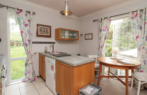 Windermere Cottage | LAKE LODGE, pet friendly, with hot tub in Bowness-On-Windermere