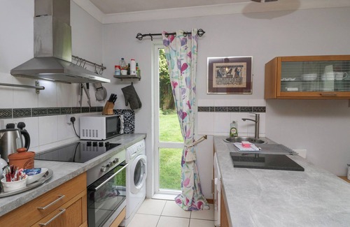 Windermere Cottage | LAKE LODGE, pet friendly, with hot tub in Bowness-On-Windermere