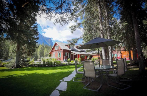 Lake Louise Cabin | Lake Louise 2-Bedroom Suite | Deck & Views