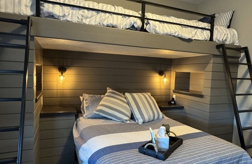 Wentworth Cabin | Lake Madison Retreat - Whole House - Pet Friendly