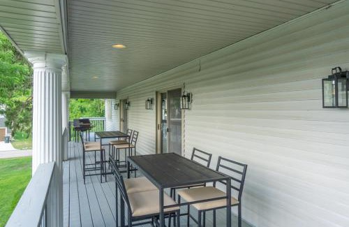 Twin Lakes Apartment | Lake Mary View Pickleball Paradise Penthouse Unit