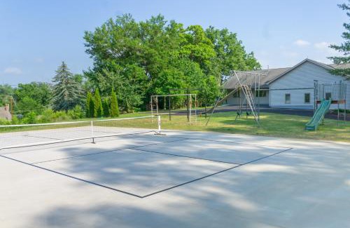 Twin Lakes Apartment | Lake Mary View Pickleball Paradise Penthouse Unit
