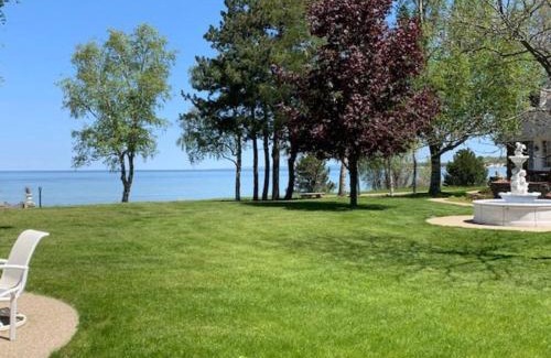 Charlevoix House | LAKE MICHIGAN EARL YOUNG STONE COTTAGE