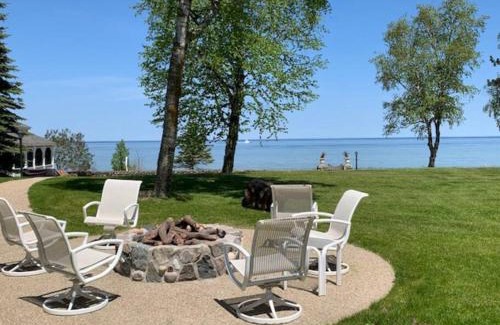 Charlevoix House | LAKE MICHIGAN EARL YOUNG STONE COTTAGE