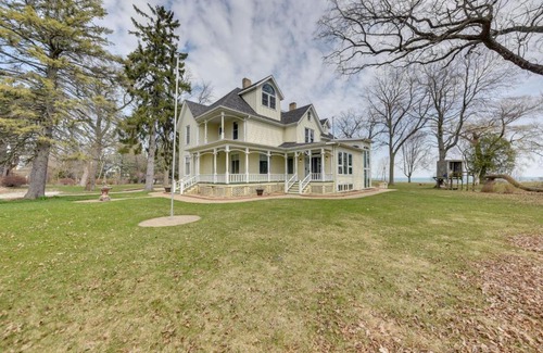 Racine House | Lake Michigan Vacation Rental with Private Beach!