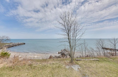 Racine House | Lake Michigan Vacation Rental with Private Beach!