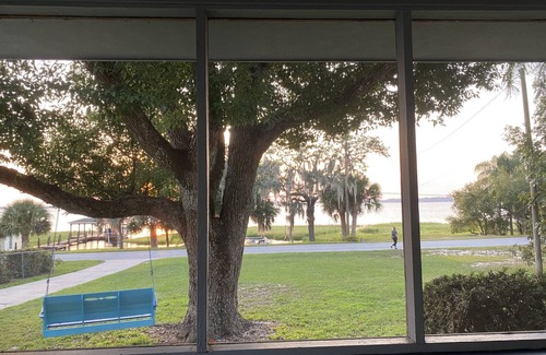 Minneola House | Lake Minneola Sunset Cottage - Lakefront Home - Sun Water Florida!