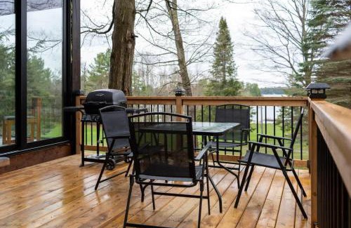 Muskoka Lakes House | Lake Muskoka Deluxe 3-bdrm Cottage - Pier 100 #80