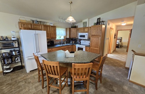 Tomahawk Cottage | Lake Nokomis Cabin-Wheelchair Accessible-Fire Pit