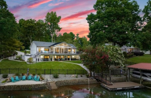 Lake Norman of Catawba House | Lake Norman waterfront home- views, fire pit, fenced in yard! Great for families