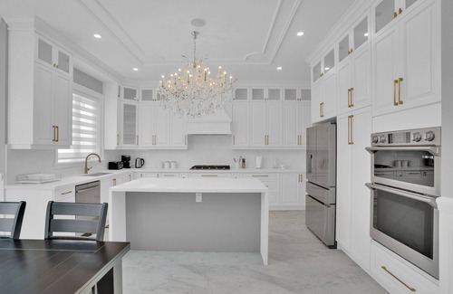 Bendale House | Lake Ontario Stylish Family-friendly House