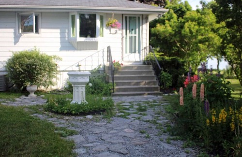 Wellington Cottage | Lake Ontario Waterfront Cottage
